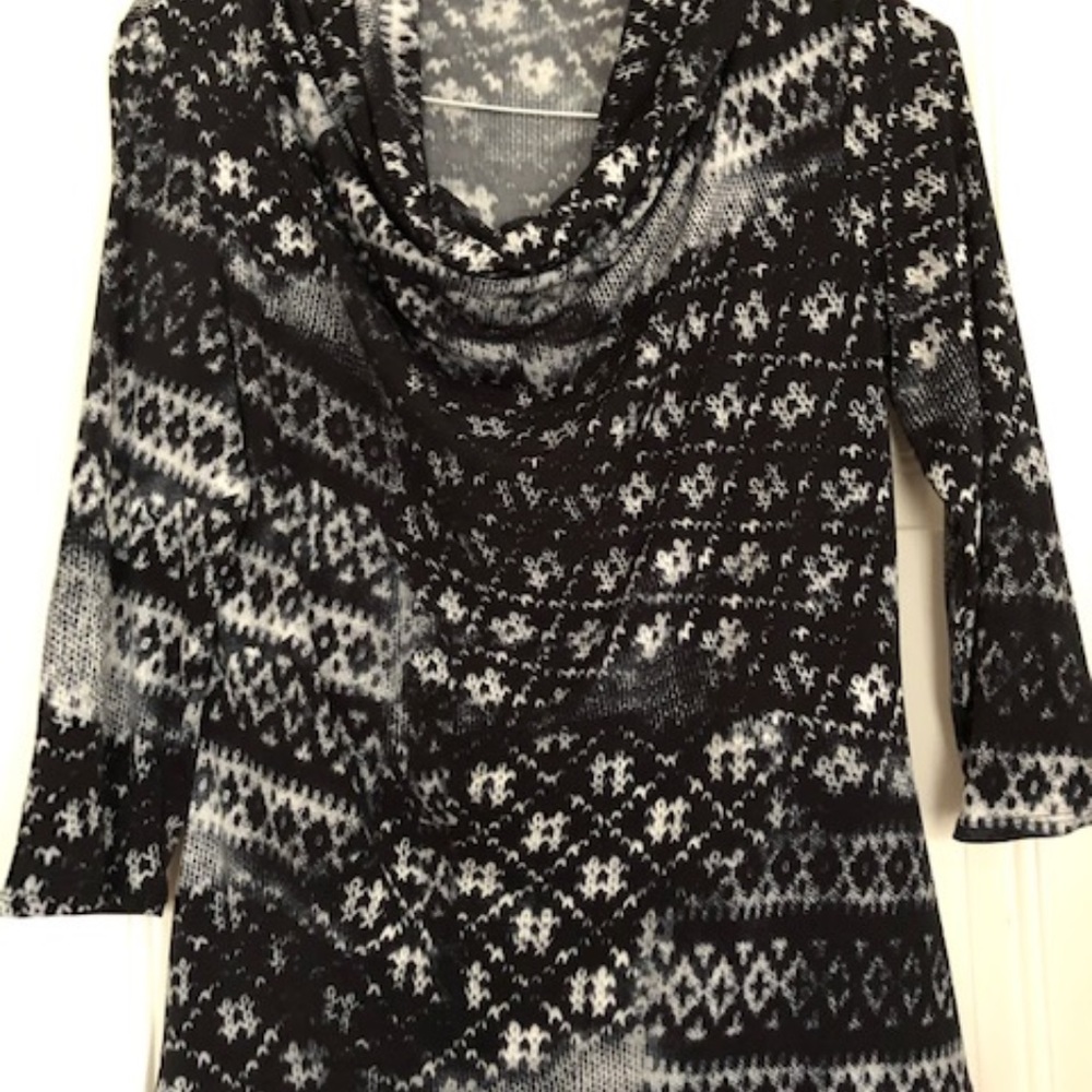 Black/White Knit Top